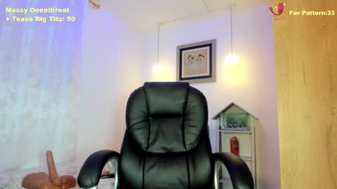 Snapshot of im_karoline chatting on 01.26.25 Karoline online show from 01.26.25