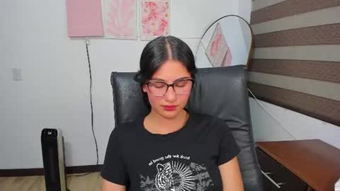 Mia online show from 06.25.26
