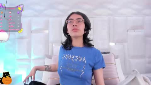 Snapshot of im_molly_angel chatting on 10.26.25 Moly online show from 10.26.25