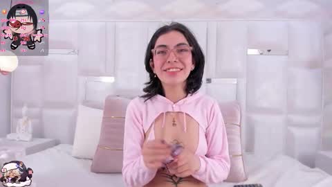 Snapshot of im_molly_angel chatting on 11.06.25 Moly online show from 11.06.25