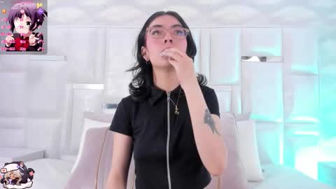 Snapshot of im_molly_angel chatting on 11.20.25 Moly online show from 11.20.25