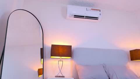 Snapshot of im_nova_w chatting on 11.27.25 nova online show from 11.27.25