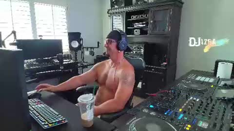Snapshot of imdjazra chatting on 06.09.26 DJ Azra online show from 06.09.26