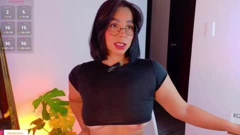 Snapshot of imleana chatting on 11.29.25 Leana online show from 11.29.25