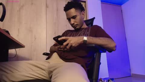 Daniel   thumb up me please its important Im new INDEPENDENT MODEL online show from 04.04.26