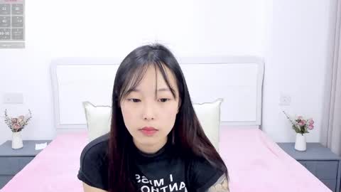 Snapshot of inadaphne chatting on 04.25.26 Ina online show from 04.25.26