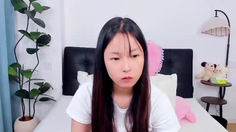 Snapshot of inadaphne chatting on 06.14.26 Ina online show from 06.14.26