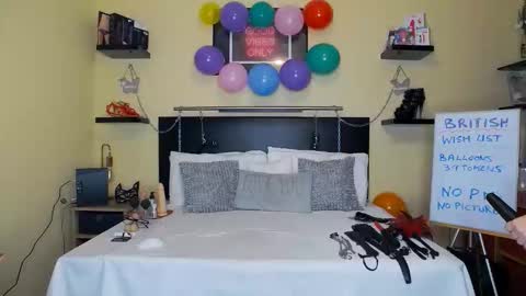 Snapshot of inannalove chatting on 10.25.25 inannalove online show from 10.25.25