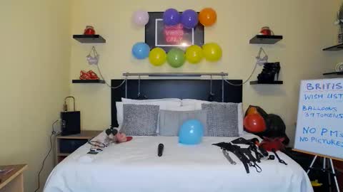 Snapshot of inannalove chatting on 11.24.25 inannalove online show from 11.24.25