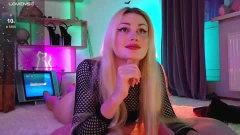 Snapshot of inchcaser chatting on 02.10.26 Dina Help me reach 100 likes online show from 02.10.26