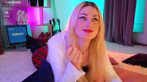 Snapshot of inchcaser chatting on 02.14.26 Dina Help me reach 100 likes online show from 02.14.26