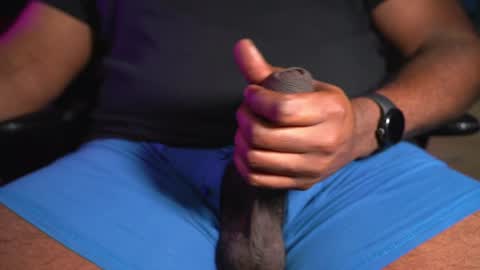 Snapshot of inchesblackuk chatting on 12.22.24 Inches online show from 12.22.24