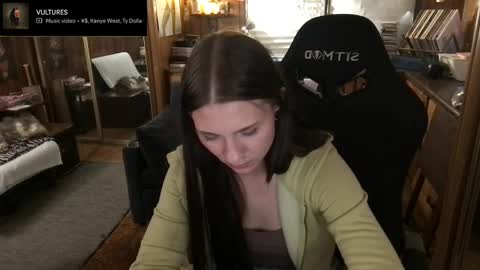 Snapshot of incognitoqueen chatting on 05.24.26 Carter online show from 05.24.26