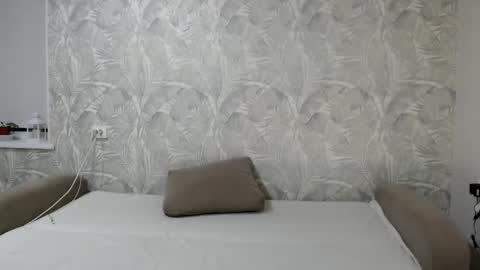 Della online show from 02.05.26