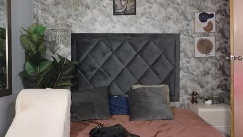 Snapshot of indi_rave chatting on 11.18.25 INDI online show from 11.18.25