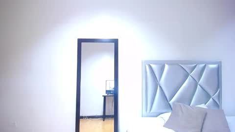 Snapshot of indian_whore18 chatting on 02.14.25 indian_whore18 online show from 02.14.25