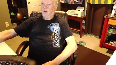 Snapshot of indianapapa chatting on 09.15.25 Papa online show from 09.15.25