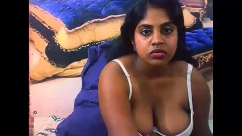 Snapshot of indiandiva27 chatting on 02.10.26 indiandiva27 online show from 02.10.26