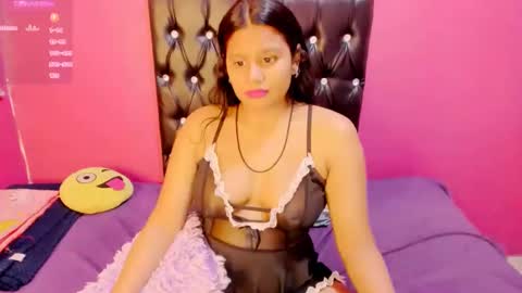 PARADISEQUEEN online show from 12.17.24