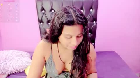 PARADISEQUEEN online show from 01.23.25