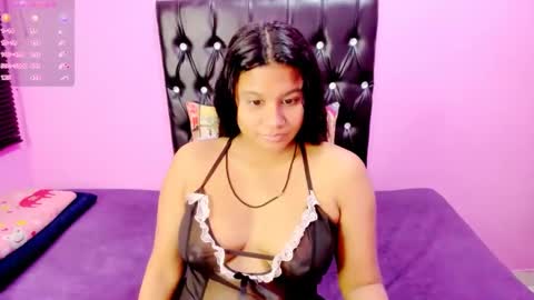PARADISEQUEEN online show from 01.30.25