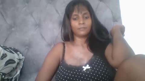 Snapshot of indianjasmin chatting on 01.12.25 priya online show from 01.12.25
