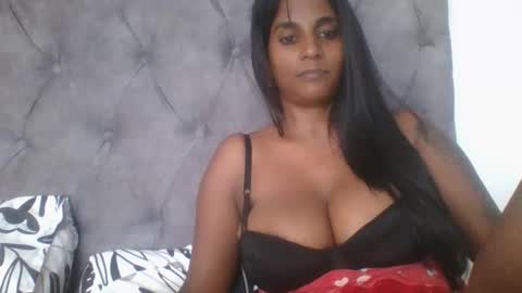 Snapshot of indianjasmin chatting on 01.13.25 priya online show from 01.13.25
