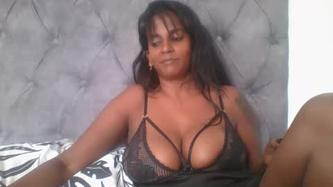 Snapshot of indianjasmin chatting on 01.15.25 priya online show from 01.15.25