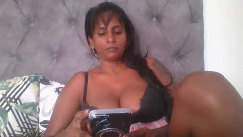 Snapshot of indianjasmin chatting on 01.20.25 priya online show from 01.20.25