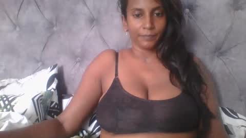 Snapshot of indianjasmin chatting on 01.21.25 priya online show from 01.21.25