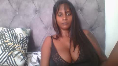 Snapshot of indianjasmin chatting on 02.08.25 priya online show from 02.08.25