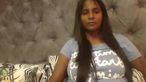 Snapshot of indianjasmin chatting on 02.13.25 priya online show from 02.13.25