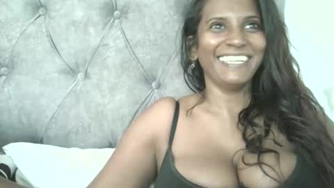 Snapshot of indianjasmin chatting on 09.30.25 priya online show from 09.30.25