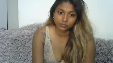 indianqtpie6 online show from 11.12.25