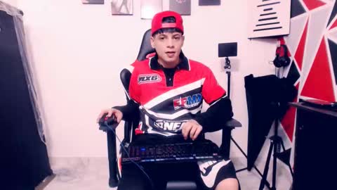 Snapshot of indomitablebeast chatting on 11.21.25 matias online show from 11.21.25