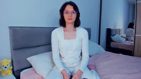 Kira online show from 11.12.25