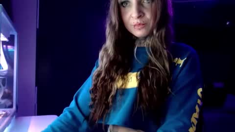 Snapshot of inesdesire chatting on 01.28.25 InesDesire online show from 01.28.25