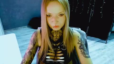 Snapshot of inesdesire chatting on 09.30.25 InesDesire online show from 09.30.25