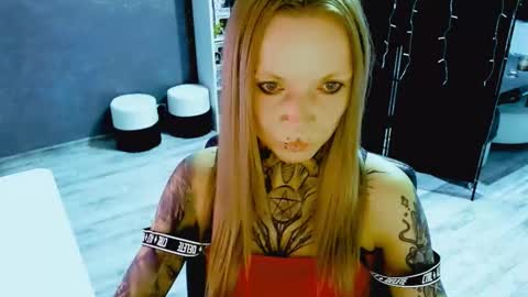 Snapshot of inesdesire chatting on 10.08.25 InesDesire online show from 10.08.25