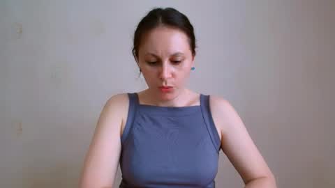 Snapshot of inessa_beauty chatting on 05.20.26 Inessa online show from 05.20.26