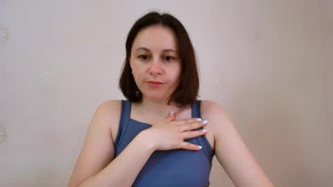 Snapshot of inessa_beauty chatting on 05.25.26 Inessa online show from 05.25.26