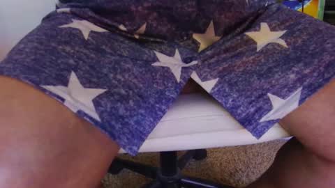 Hanging Out online show from 02.18.26