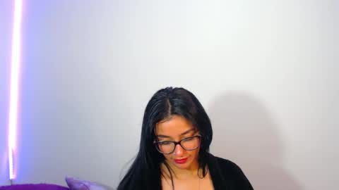 Snapshot of innocent_fox chatting on 01.24.25 Abril online show from 01.24.25