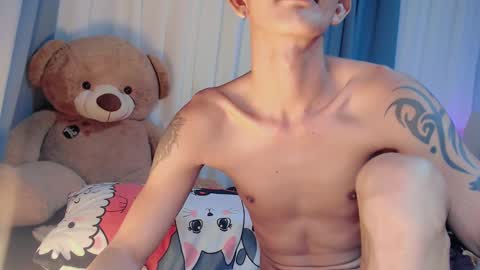 Snapshot of innocent_twinkxx chatting on 12.16.24 calvin online show from 12.16.24