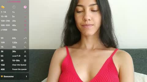 Laroa online show from 10.30.25