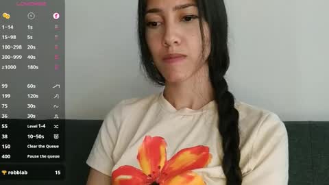 Laroa online show from 11.06.25