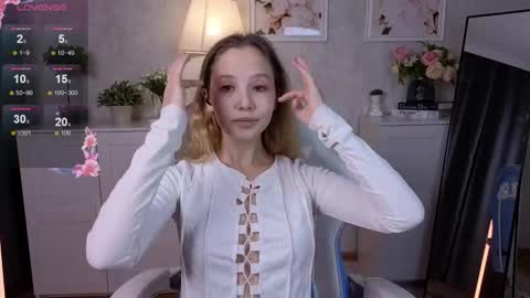 Snapshot of insaneinsomnia chatting on 10.30.25 insaneinsomnia online show from 10.30.25