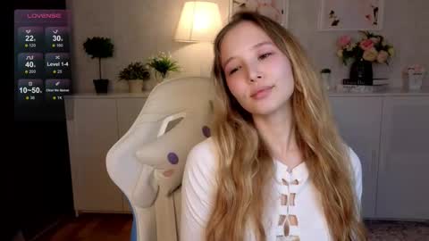 Snapshot of insaneinsomnia chatting on 10.31.25 insaneinsomnia online show from 10.31.25