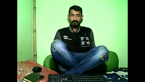 interne8famous online show from 01.11.25