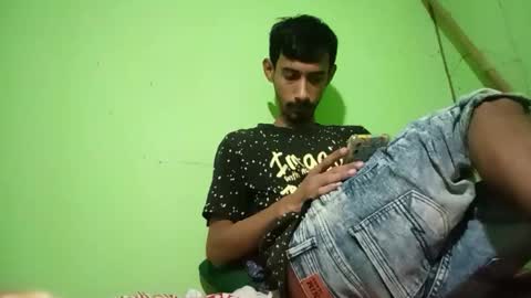 interne8famous online show from 10.05.25